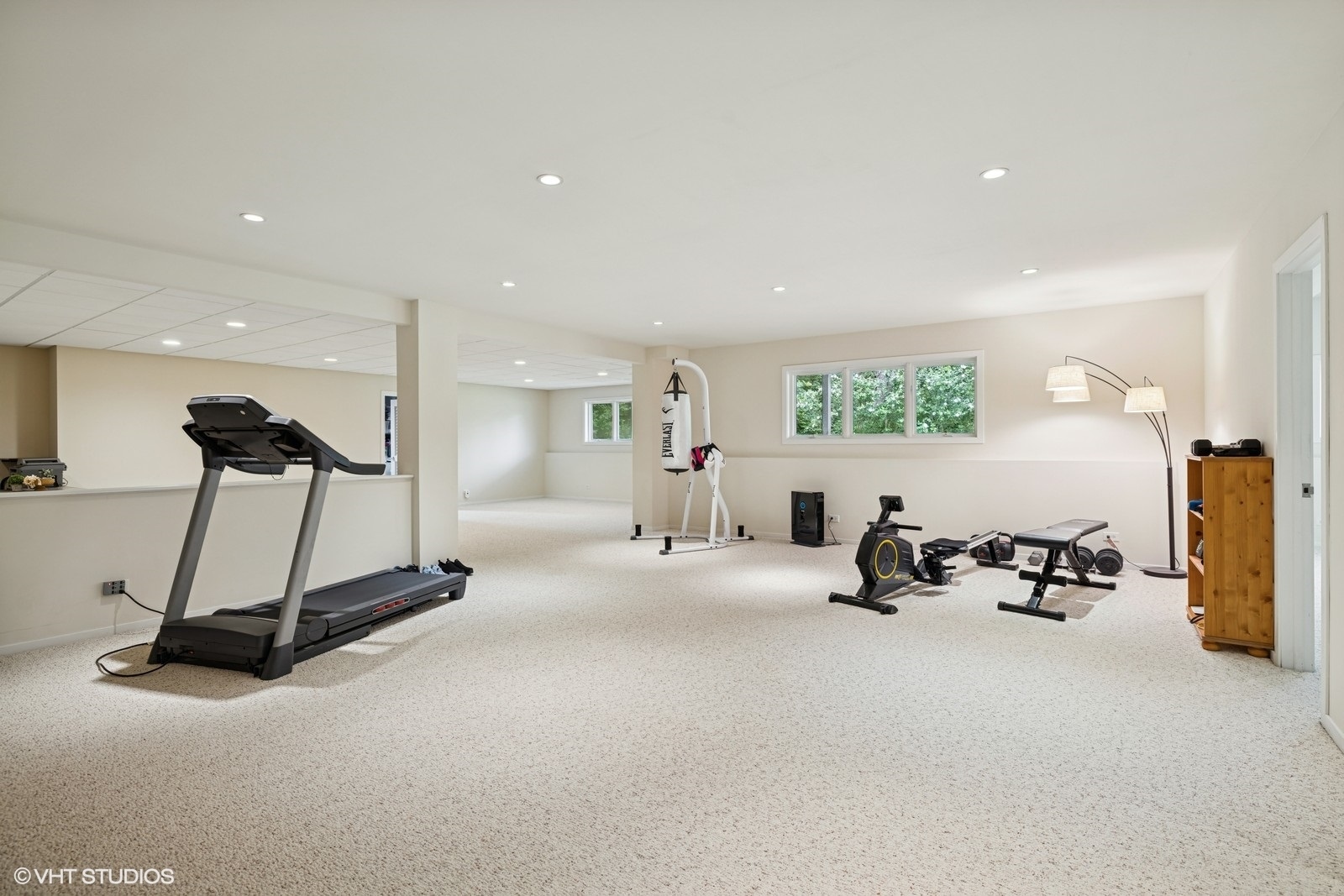 Crystal Lake, Illinois 60012, United States, 3 Bedrooms Bedrooms, ,4 BathroomsBathrooms,Residential,Active,181836