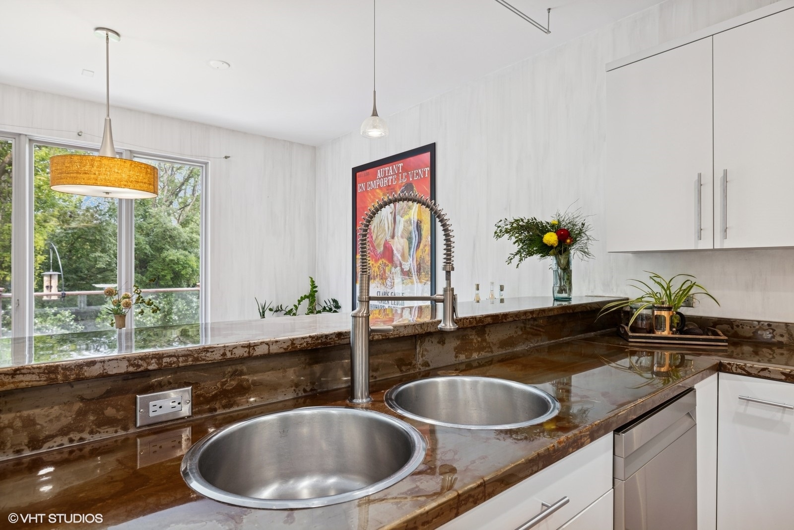 Crystal Lake, Illinois 60012, United States, 3 Bedrooms Bedrooms, ,4 BathroomsBathrooms,Residential,Active,181836