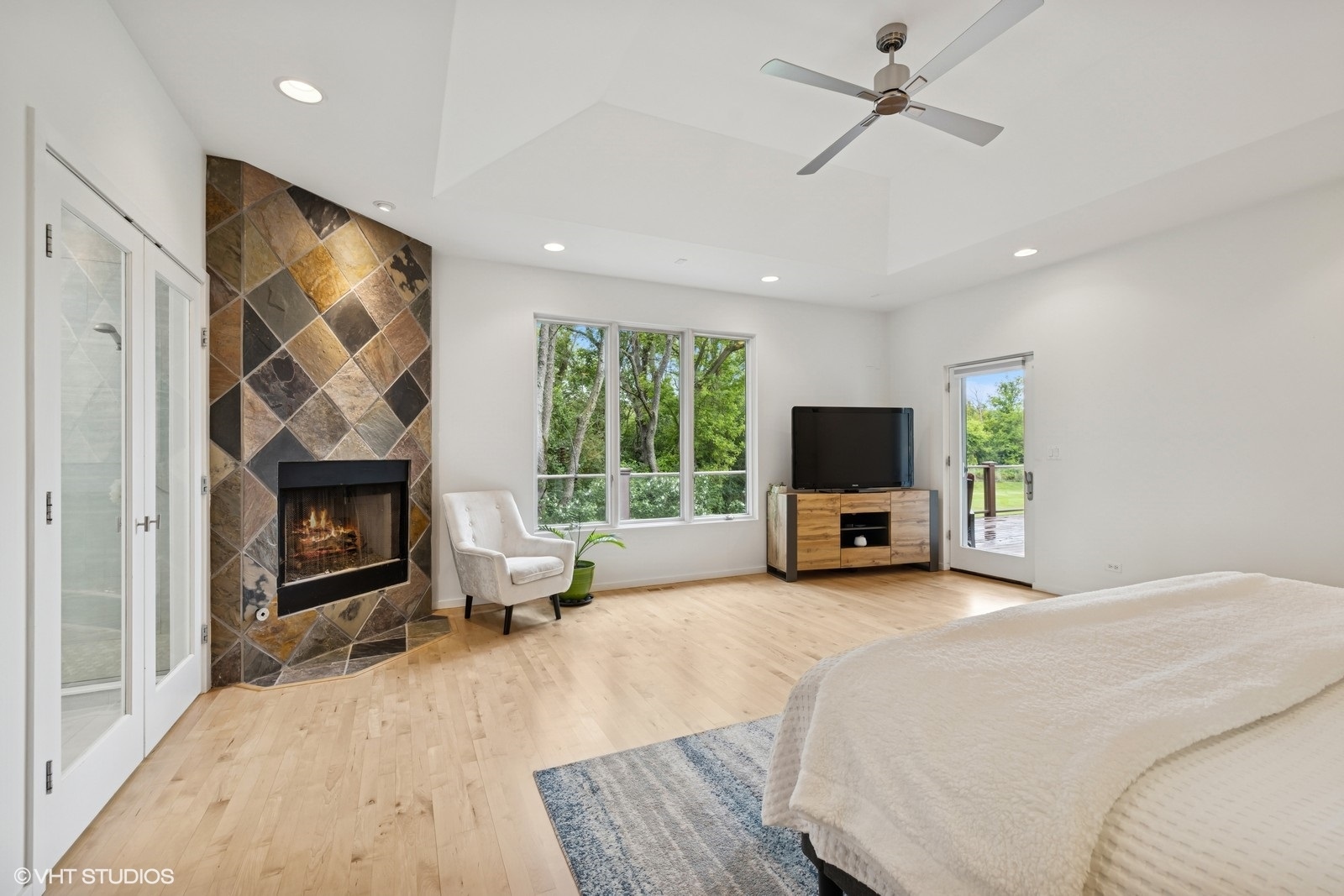 Crystal Lake, Illinois 60012, United States, 3 Bedrooms Bedrooms, ,4 BathroomsBathrooms,Residential,Active,181836