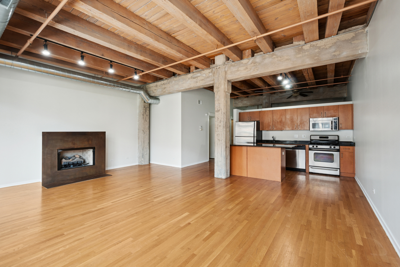 333 S Desplaines Street 504
