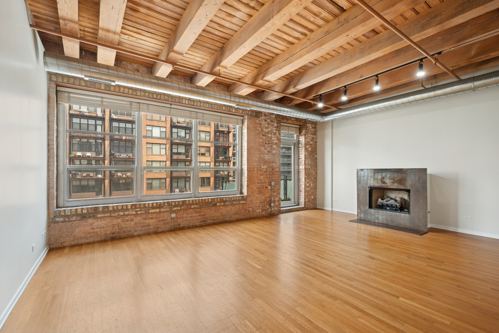 333 S Desplaines Street 504