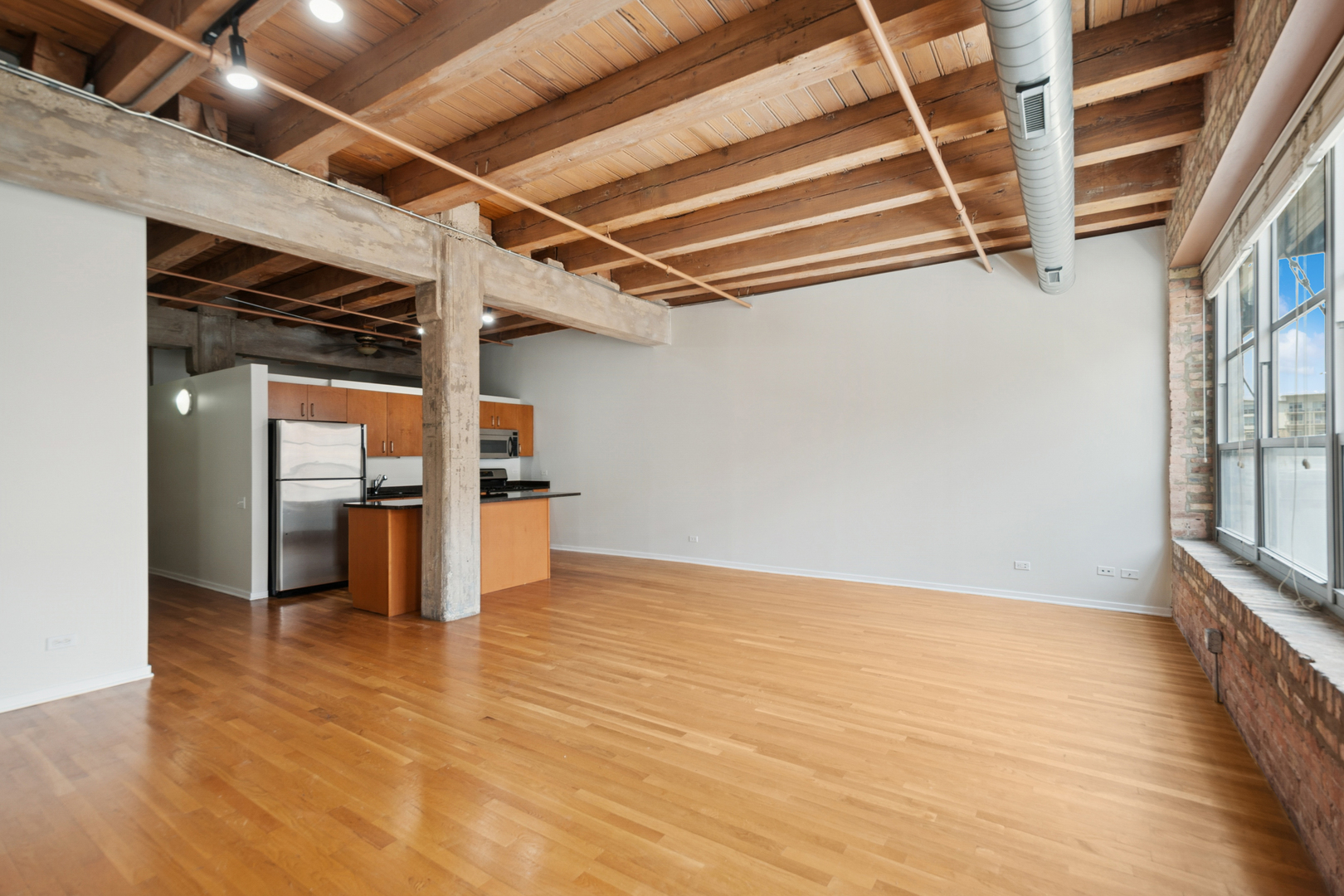 333 S Desplaines Street 504
