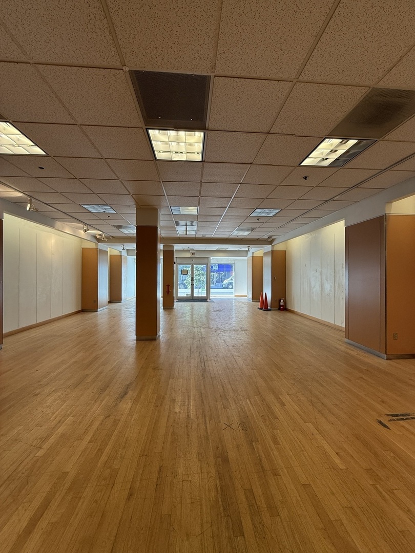 3145 N Lincoln Avenue