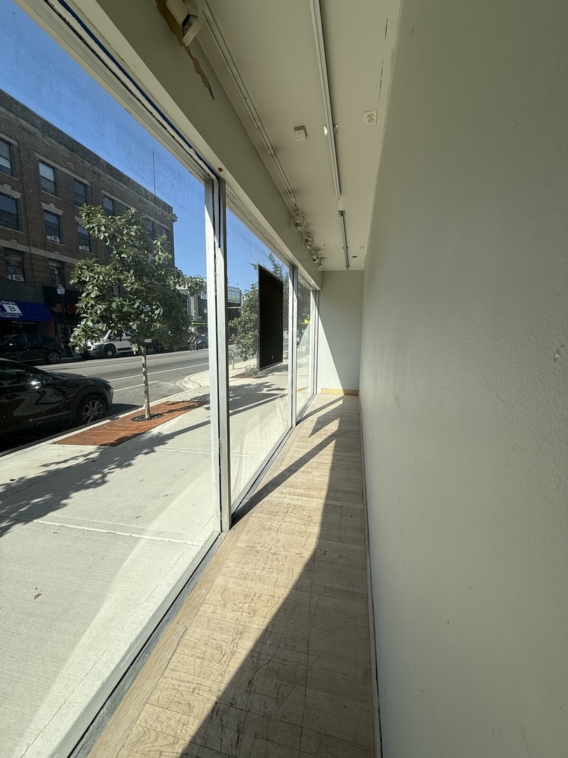 3145 N Lincoln Avenue