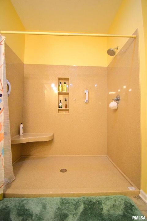 Tiny photo for 18562 E HILL Street, Mt Vernon, IL 62864 (MLS # EB459703)