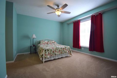 Tiny photo for 18562 E HILL Street, Mt Vernon, IL 62864 (MLS # EB459703)