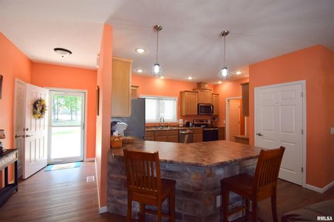 Tiny photo for 18562 E HILL Street, Mt Vernon, IL 62864 (MLS # EB459703)