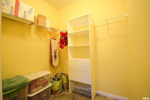 Tiny photo for 18562 E HILL Street, Mt Vernon, IL 62864 (MLS # EB459703)