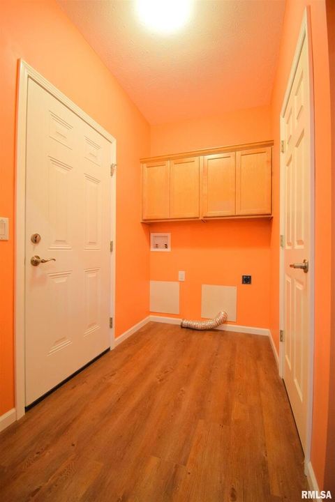 Tiny photo for 18562 E HILL Street, Mt Vernon, IL 62864 (MLS # EB459703)