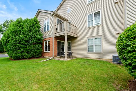 Tiny photo for 130 Crest Wood Court #1, Schaumburg, IL 60195 (MLS # 12476752)