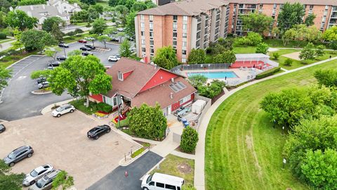 Tiny photo for 130 Crest Wood Court #1, Schaumburg, IL 60195 (MLS # 12476752)