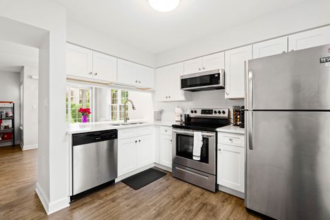 Tiny photo for 130 Crest Wood Court #1, Schaumburg, IL 60195 (MLS # 12476752)