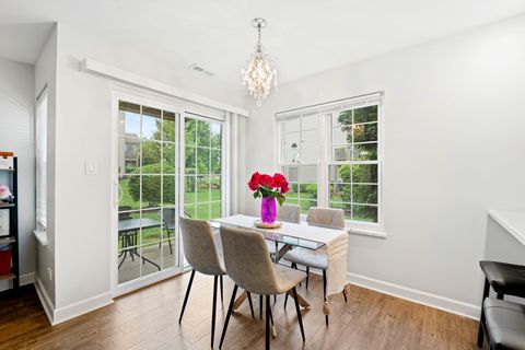 Tiny photo for 130 Crest Wood Court #1, Schaumburg, IL 60195 (MLS # 12476752)