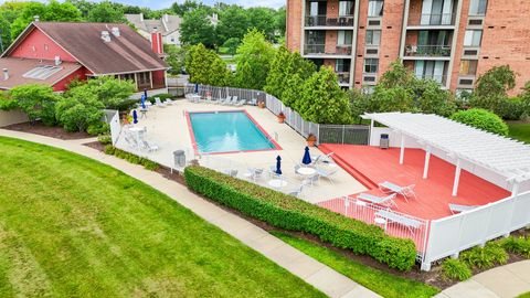 Tiny photo for 130 Crest Wood Court #1, Schaumburg, IL 60195 (MLS # 12476752)