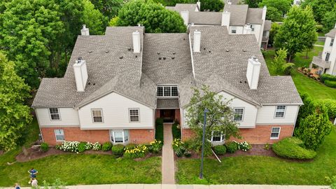 Tiny photo for 130 Crest Wood Court #1, Schaumburg, IL 60195 (MLS # 12476752)