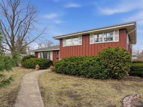 Photo of 492 1st Avenue, Des Plaines, IL 60016 (MLS # 12603152)