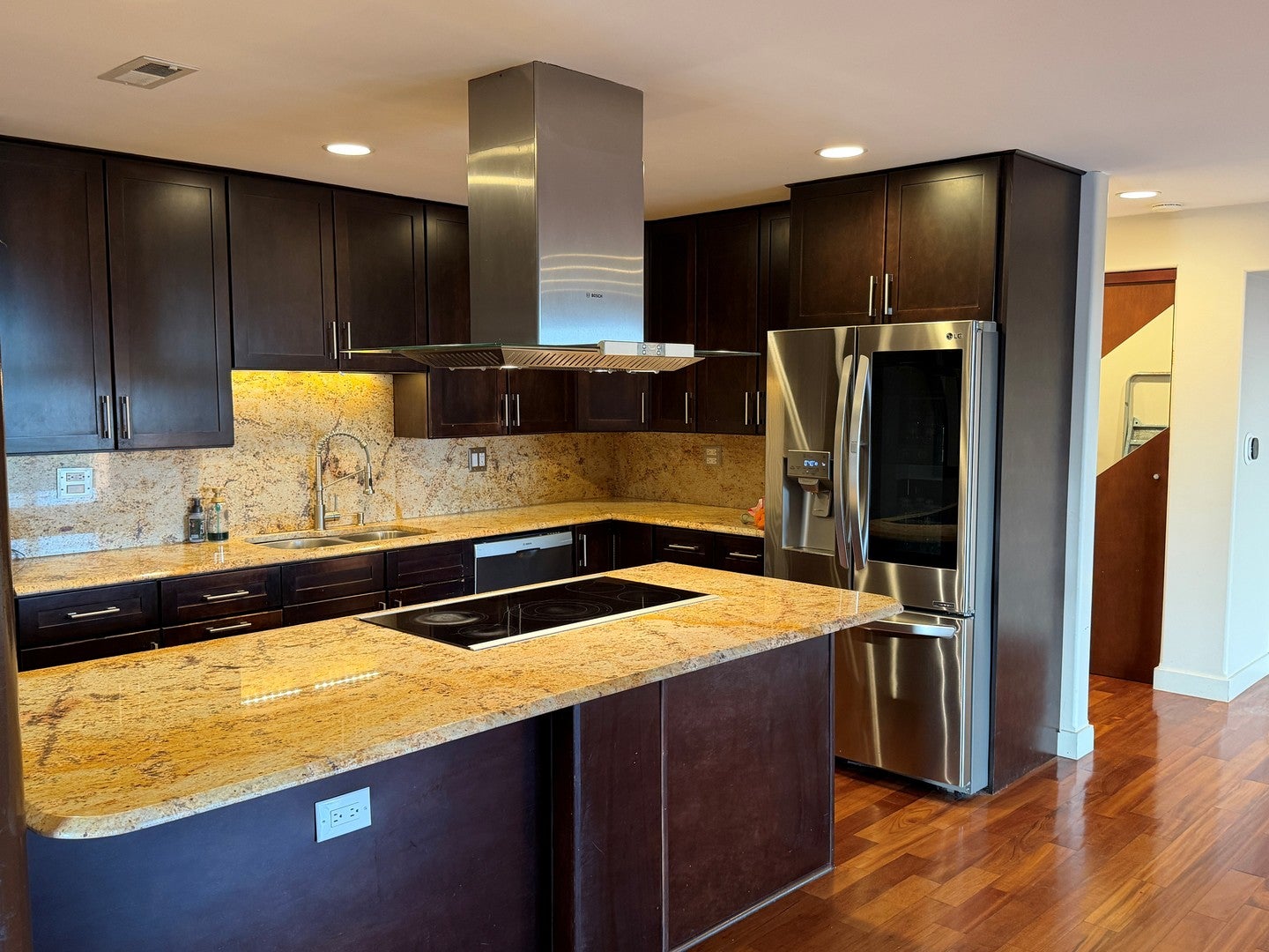 1717 W crystal Lane 712