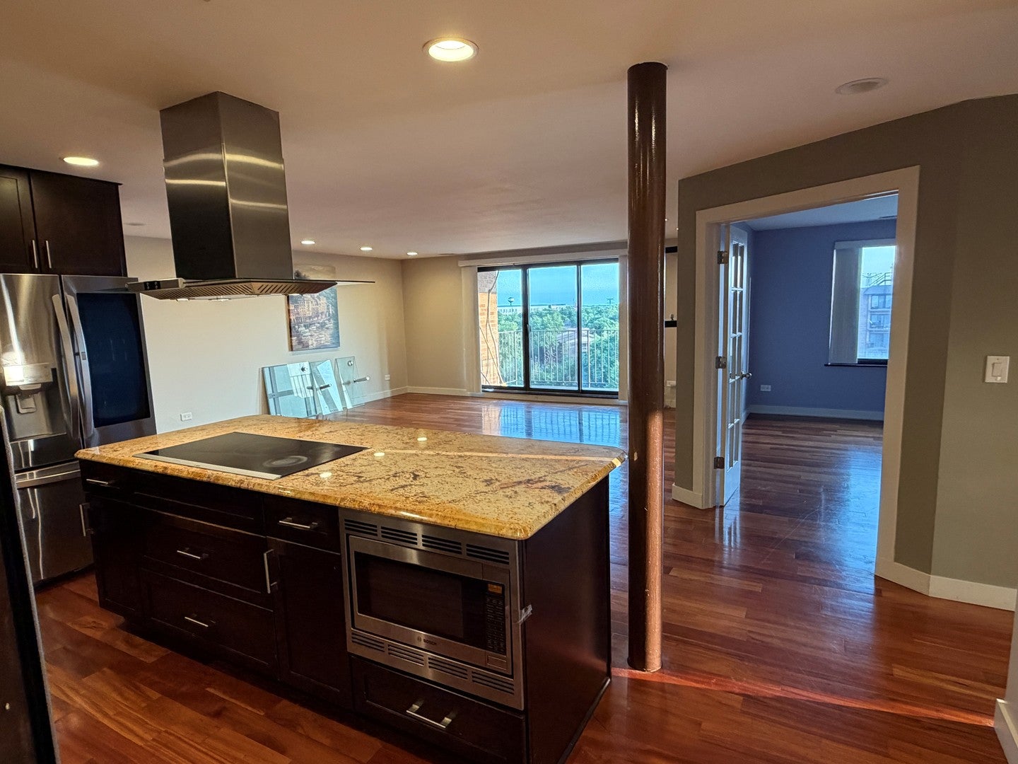 1717 W crystal Lane 712