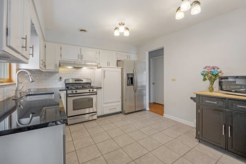 Tiny photo for 952 W Grant Drive, Des Plaines, IL 60016 (MLS # 12745344)