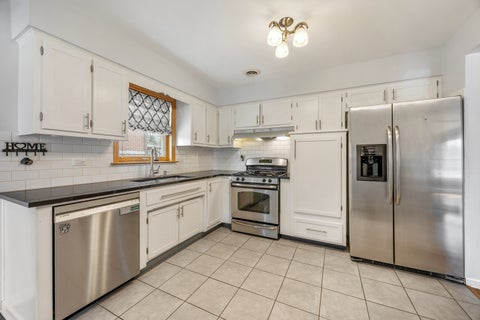 Tiny photo for 952 W Grant Drive, Des Plaines, IL 60016 (MLS # 12745344)