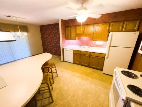 Tiny photo for 406 Carol Court #B2, Pontiac, IL 61764 (MLS # 12466199)