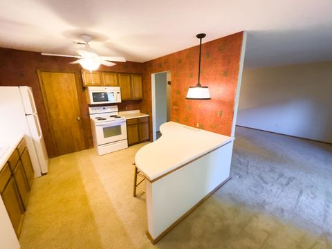 Tiny photo for 406 Carol Court #B2, Pontiac, IL 61764 (MLS # 12466199)