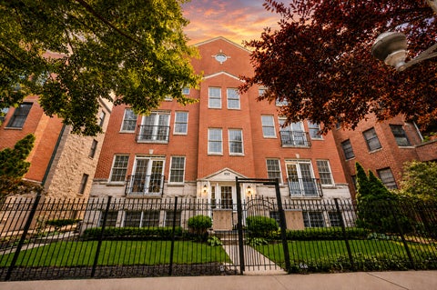 Tiny photo for 853 W Lakeside Place #1W, Chicago, IL 60640 (MLS # 12754804)