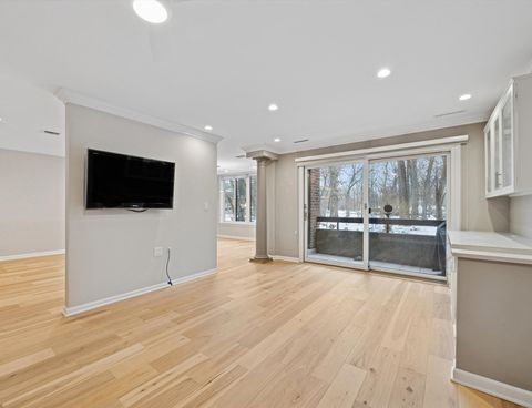 Tiny photo for 1401 Burr Oak Road #105B, Hinsdale, IL 60521 (MLS # 12554839)