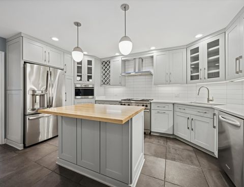 Tiny photo for 1401 Burr Oak Road #105B, Hinsdale, IL 60521 (MLS # 12554839)