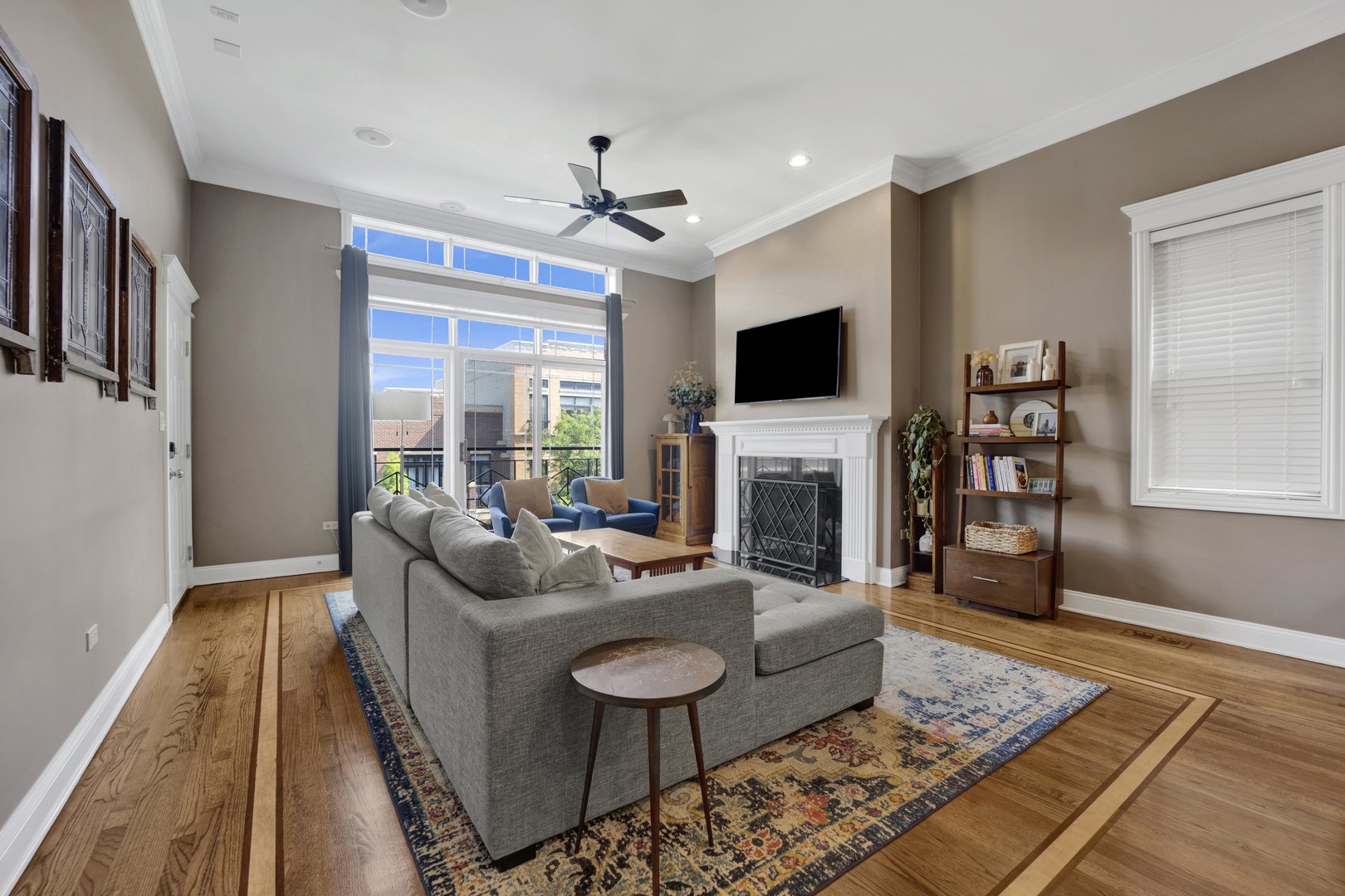 2049 W Belmont Avenue 4