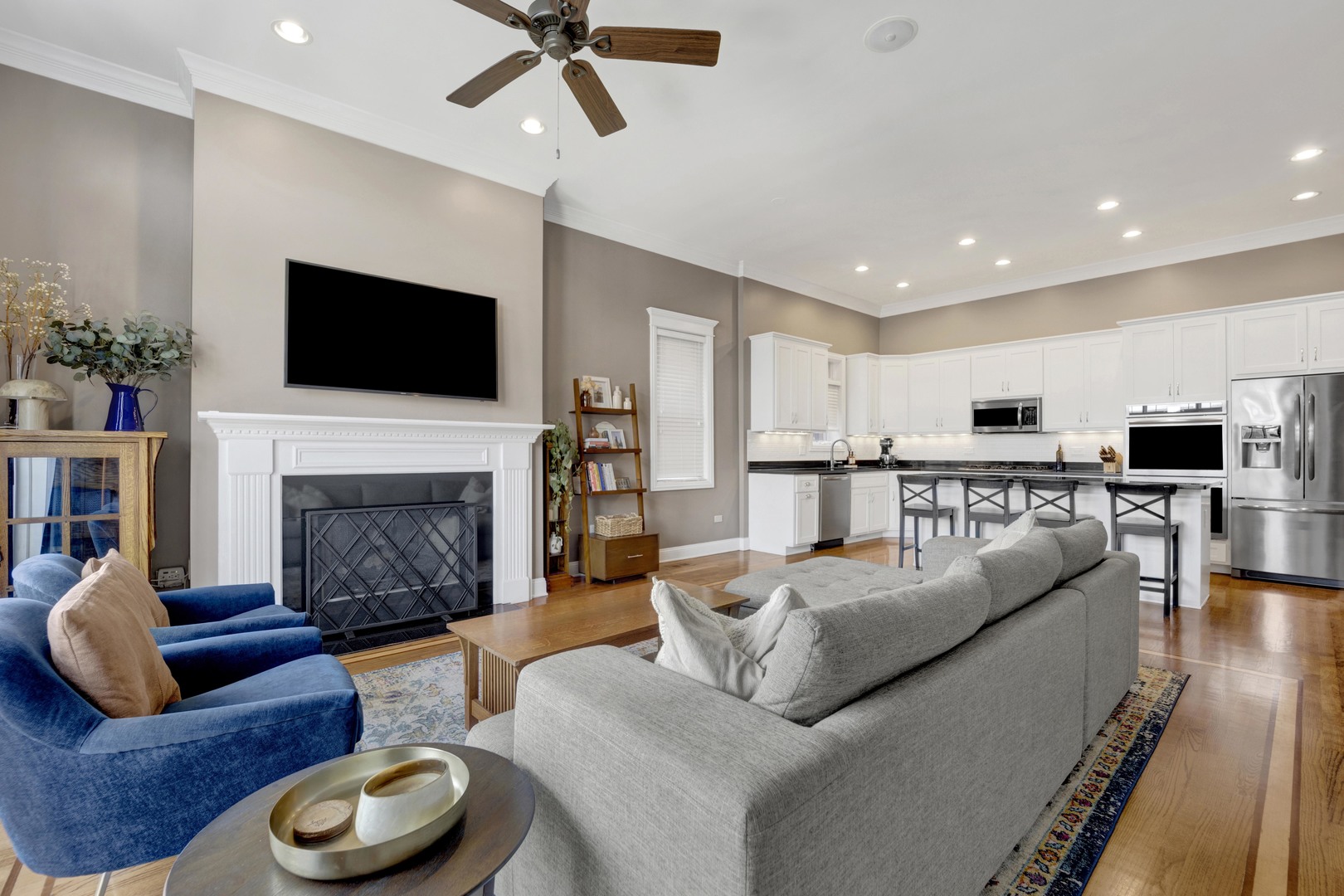 2049 W Belmont Avenue 4