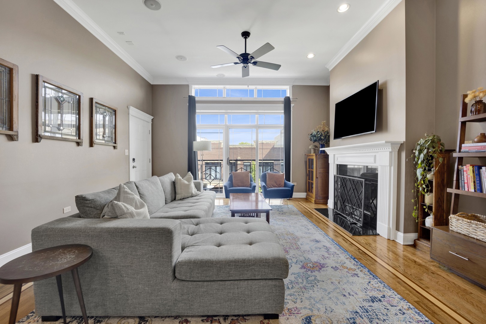 2049 W Belmont Avenue 4