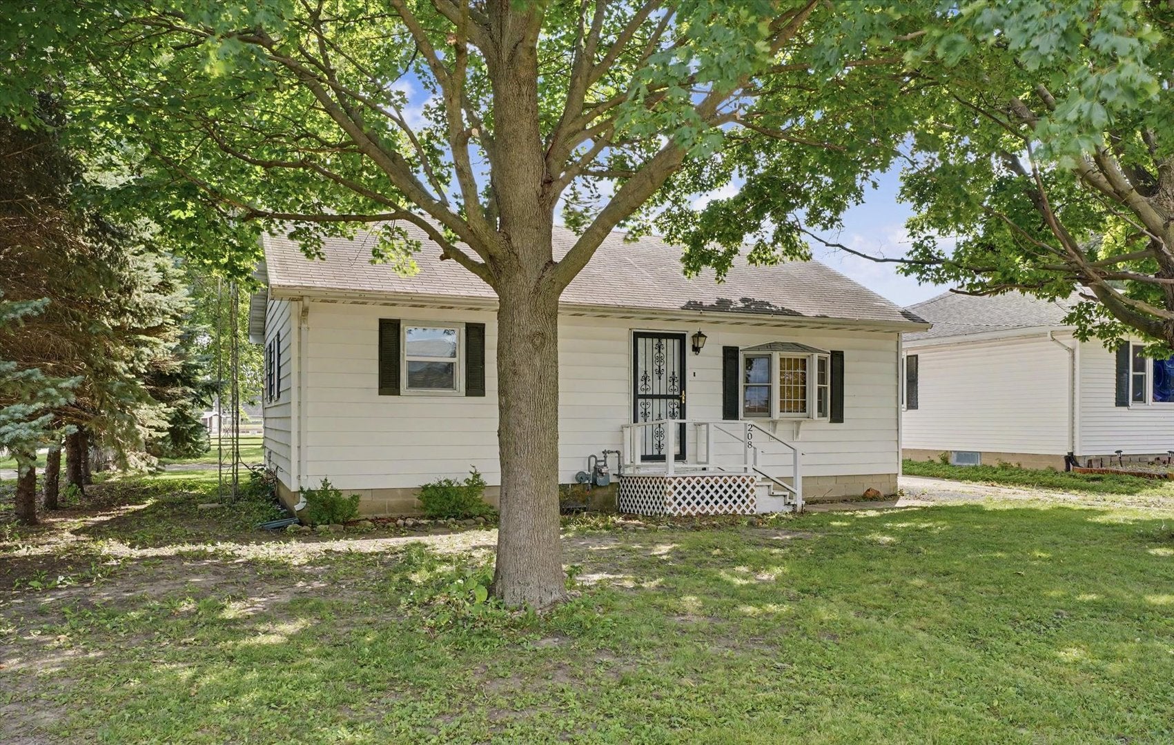 208 N Oak Street