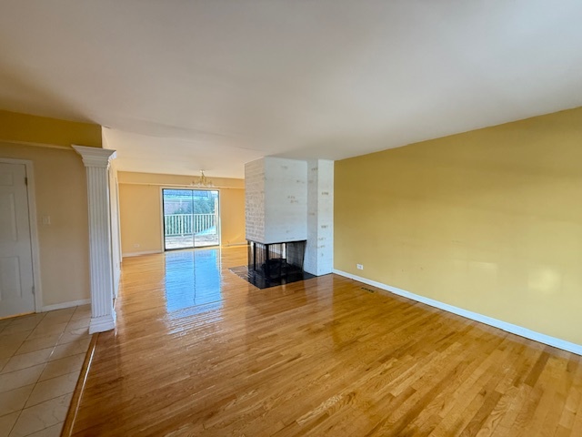 19W147 Avenue Royal
