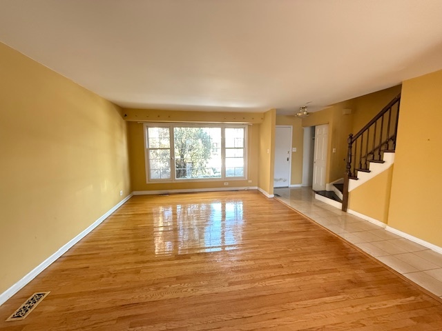19W147 Avenue Royal