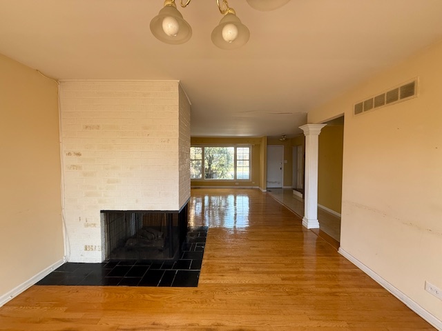 19W147 Avenue Royal
