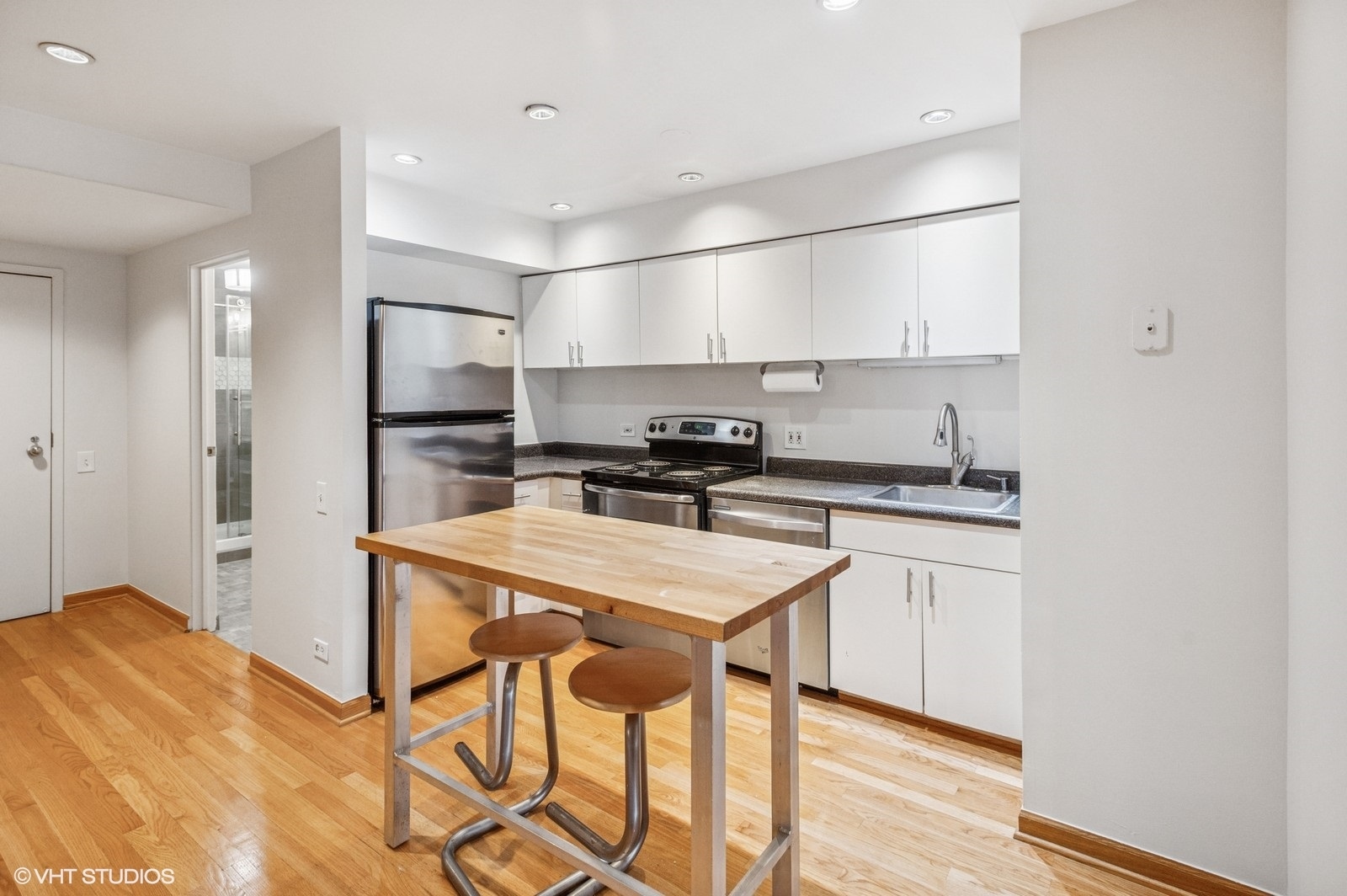40 E 9th Street 903