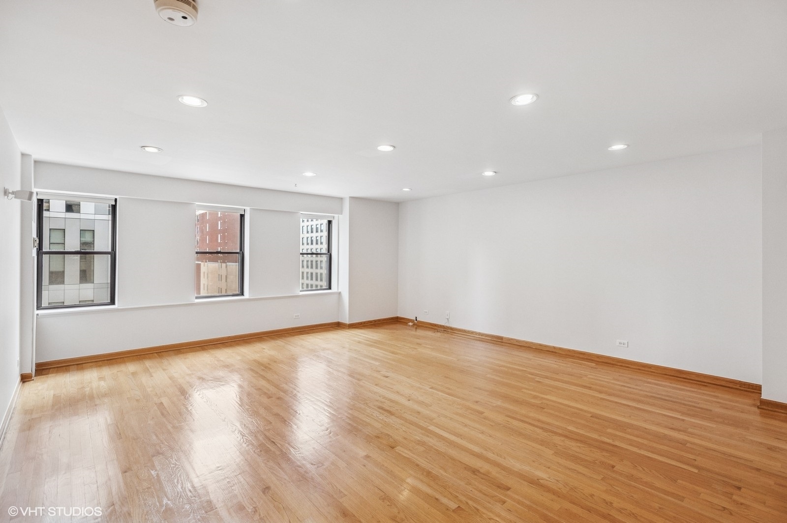 40 E 9th Street 903