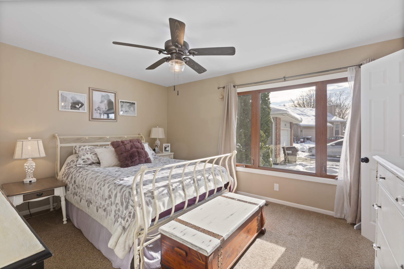 Woodstock, Illinois 60098, United States, 3 Bedrooms Bedrooms, ,3 BathroomsBathrooms,Residential,Contingent,253446