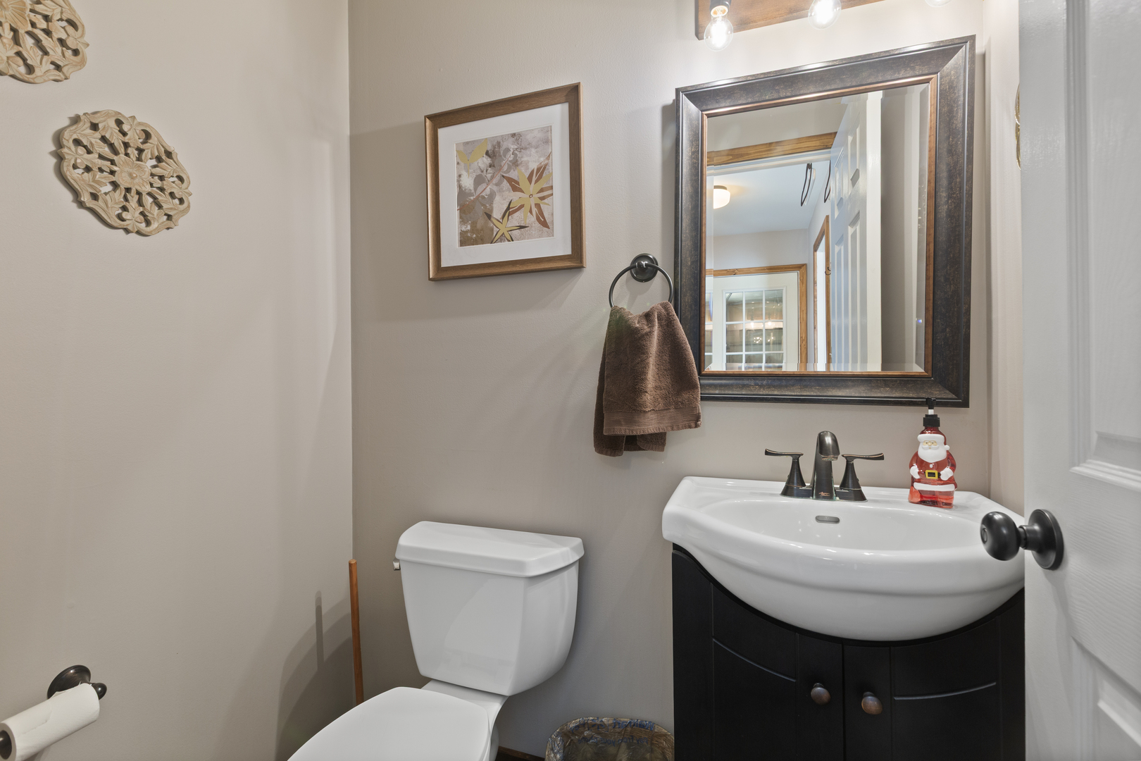 Woodstock, Illinois 60098, United States, 3 Bedrooms Bedrooms, ,3 BathroomsBathrooms,Residential,Contingent,253446