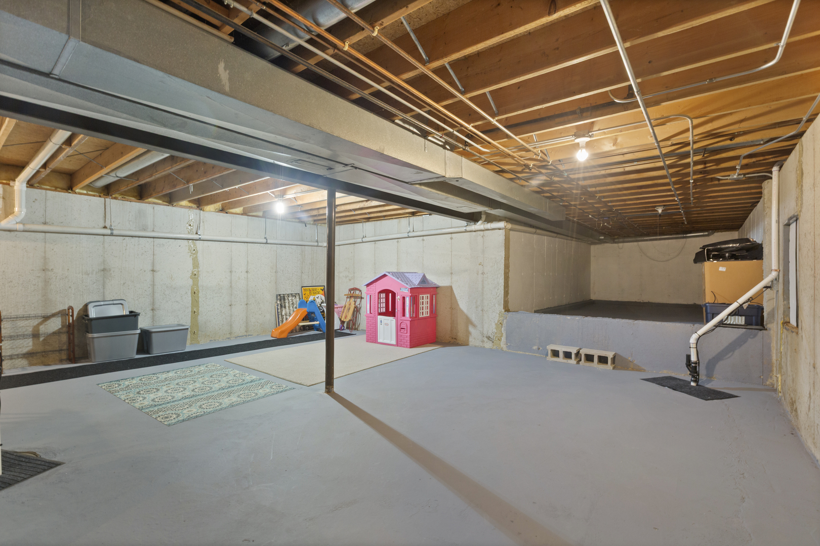 Woodstock, Illinois 60098, United States, 3 Bedrooms Bedrooms, ,3 BathroomsBathrooms,Residential,Contingent,253446