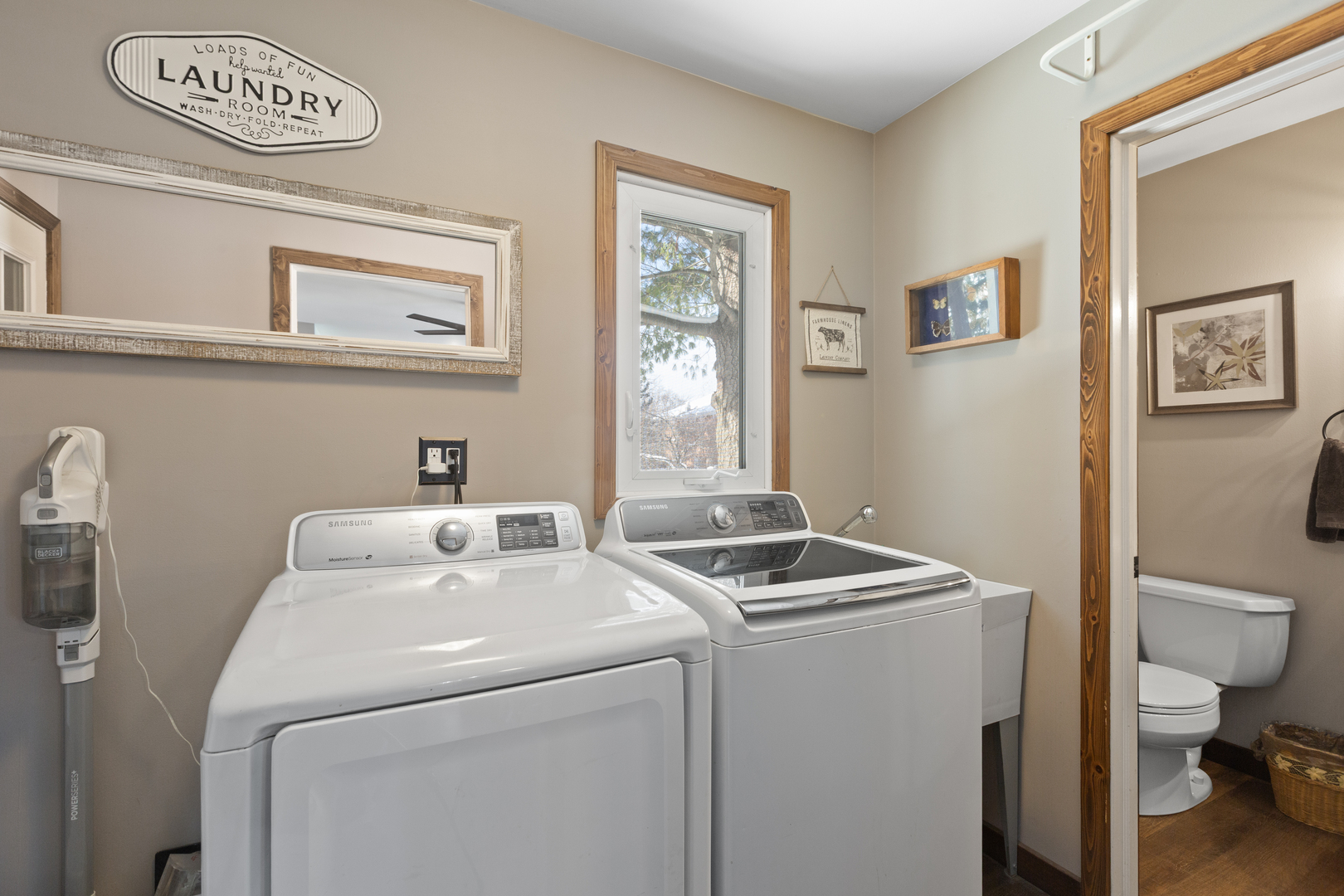 Woodstock, Illinois 60098, United States, 3 Bedrooms Bedrooms, ,3 BathroomsBathrooms,Residential,Contingent,253446