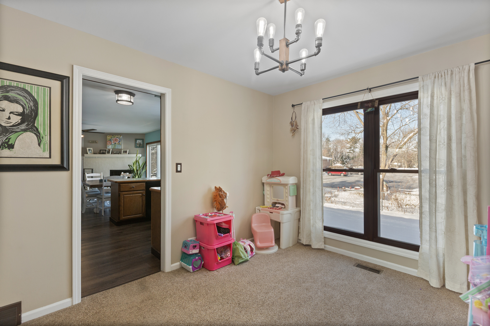 Woodstock, Illinois 60098, United States, 3 Bedrooms Bedrooms, ,3 BathroomsBathrooms,Residential,Contingent,253446