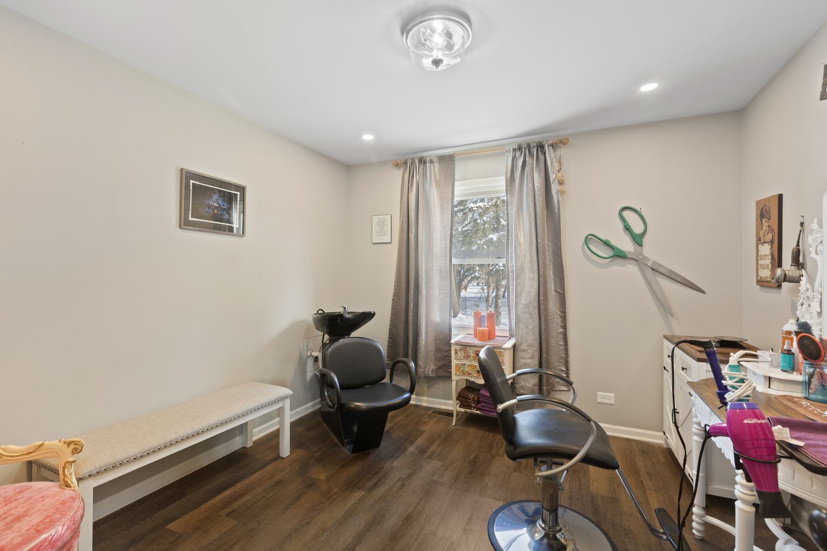 Woodstock, Illinois 60098, United States, 3 Bedrooms Bedrooms, ,3 BathroomsBathrooms,Residential,Contingent,253446