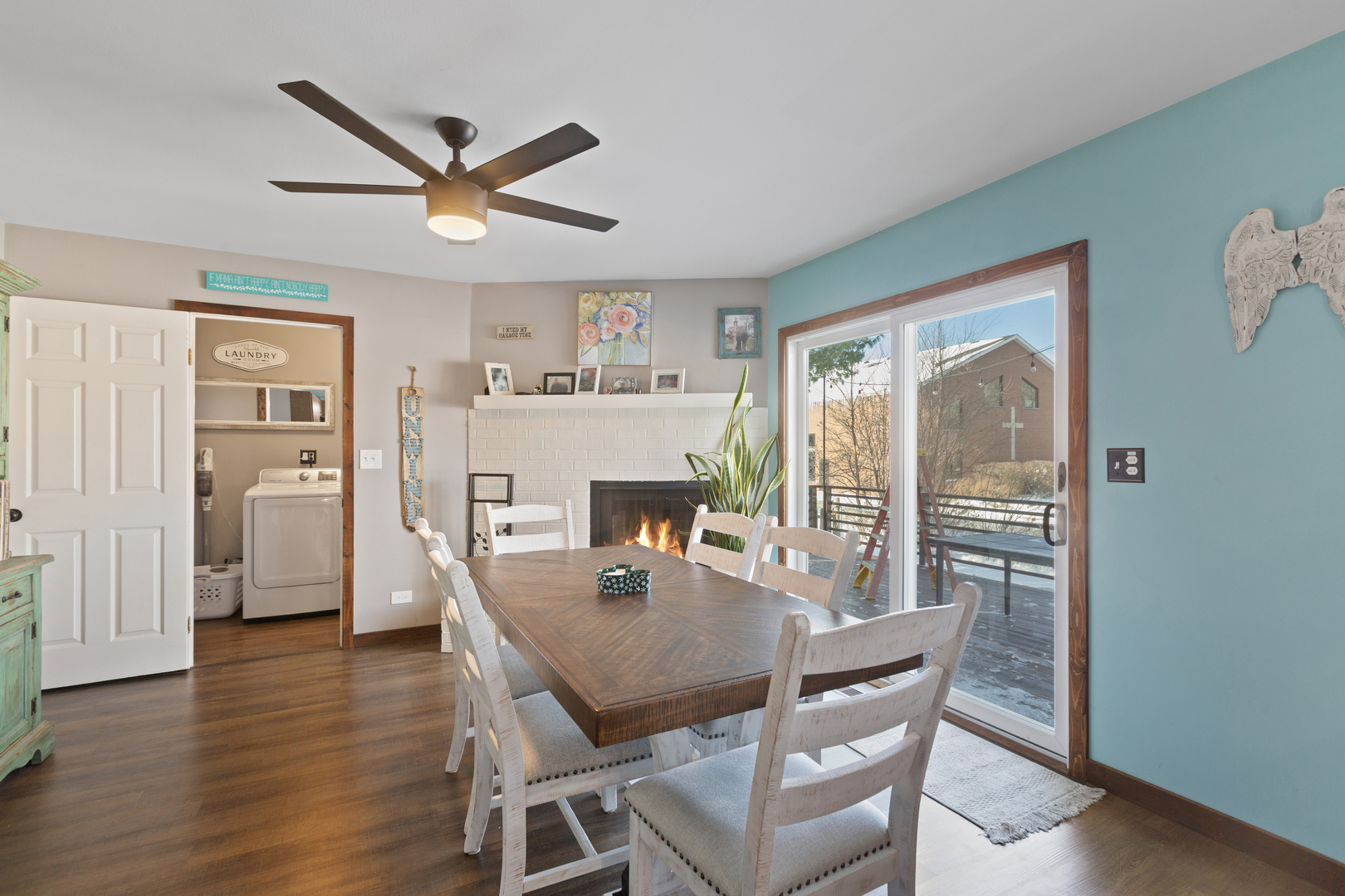 Woodstock, Illinois 60098, United States, 3 Bedrooms Bedrooms, ,3 BathroomsBathrooms,Residential,Contingent,253446