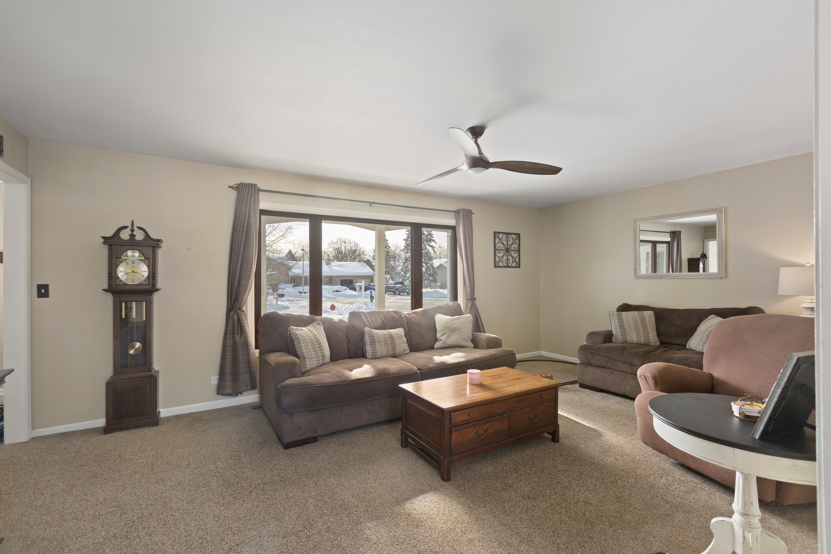 Woodstock, Illinois 60098, United States, 3 Bedrooms Bedrooms, ,3 BathroomsBathrooms,Residential,Contingent,253446