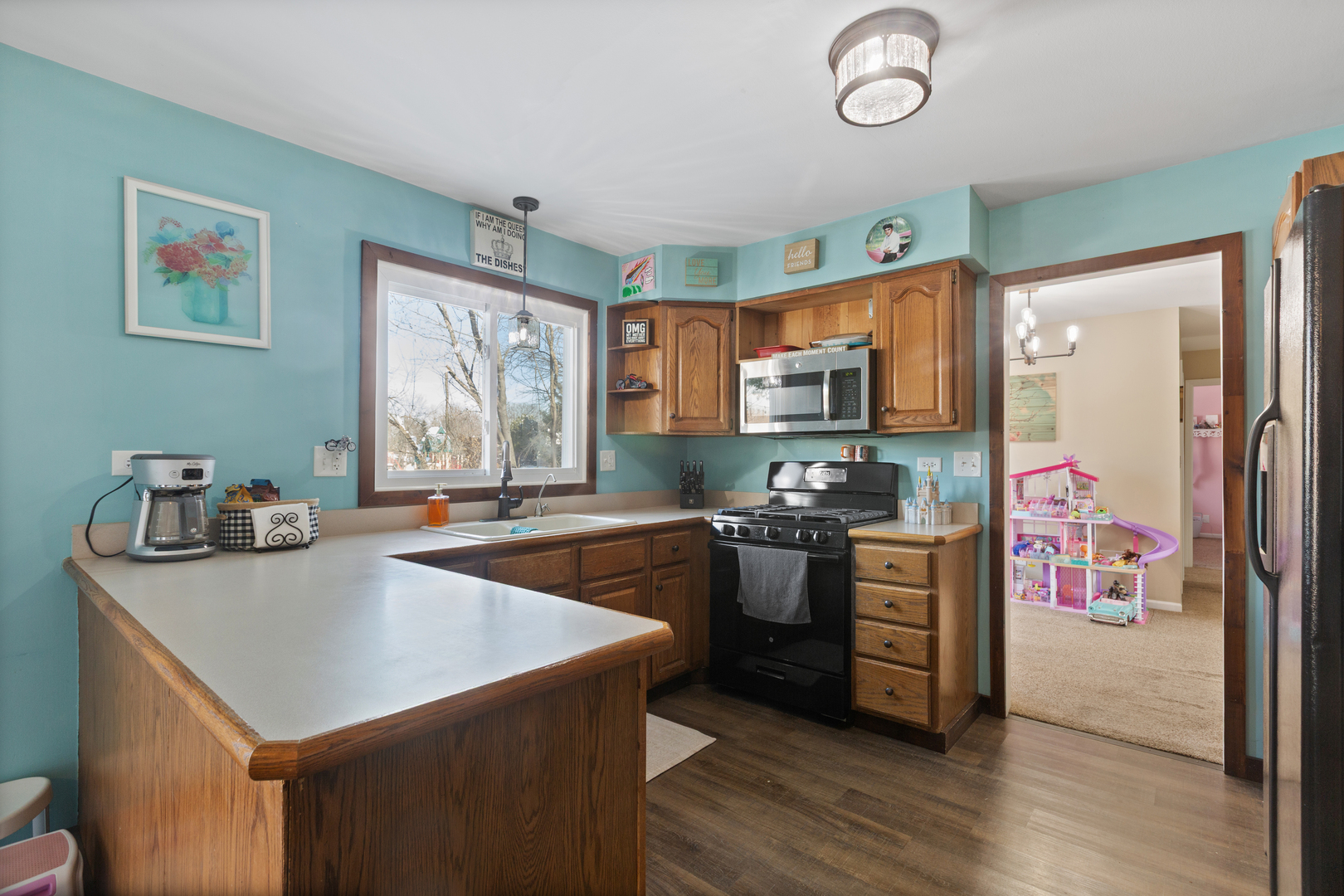 Woodstock, Illinois 60098, United States, 3 Bedrooms Bedrooms, ,3 BathroomsBathrooms,Residential,Contingent,253446