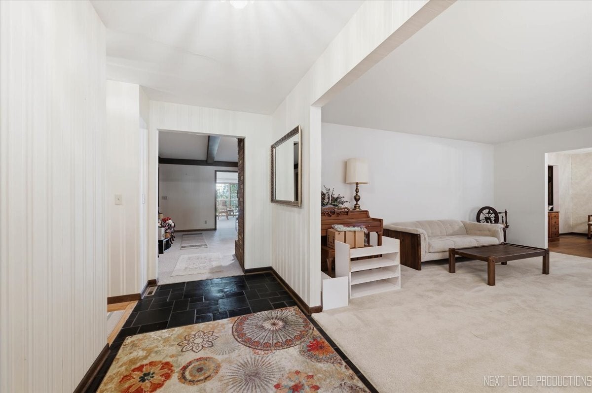 6S383 Shagbark Lane