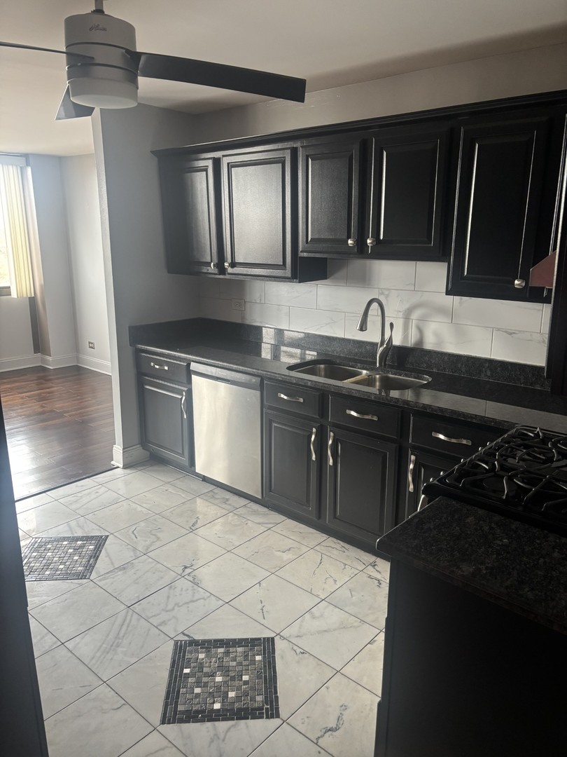 4800 S Lake Park Avenue 605