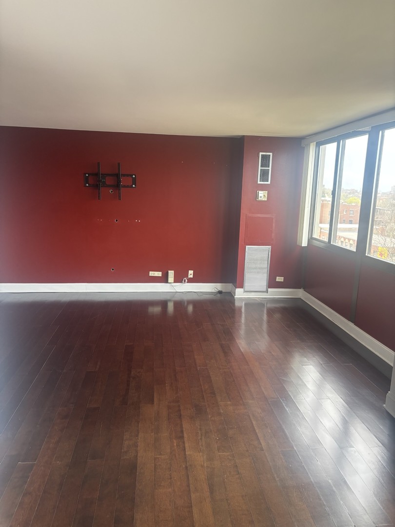 4800 S Lake Park Avenue 605